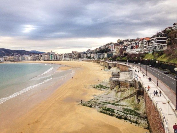 la concha sisters and the city donostia san sebastian