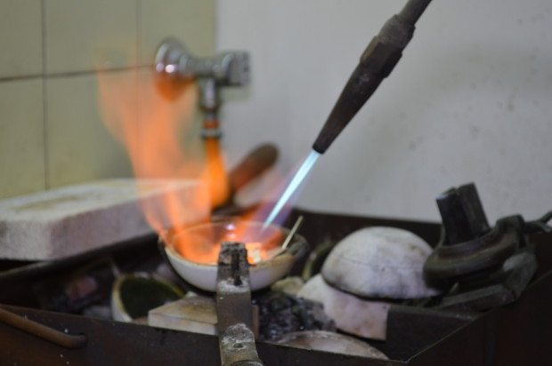 2.soplete fundiendo oro