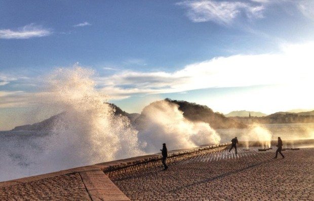 El peine del Viento San Sebastian Donostia sisters and the city