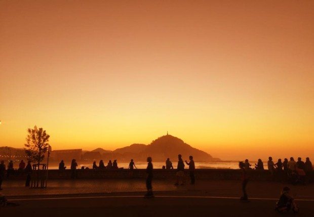 atardecer sagës playa zurriola san sebastián donostia