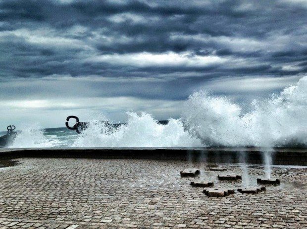 El peine del Viento San Sebastian Donostia sisters and the city