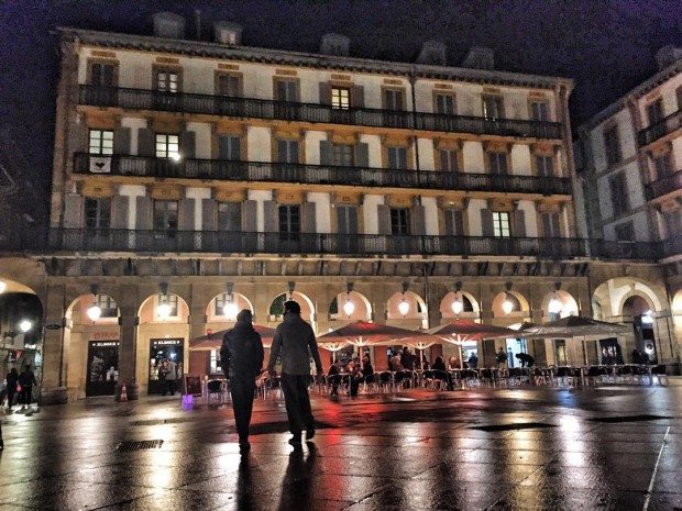 #sistersandthecity #sansebastian #plazaconstitucion #donosti #Donostia #basquecountry #côtebasque #paysbasque #euskadi #euskalherria #gipuzkoa #loves_euskadi #igerseuropean