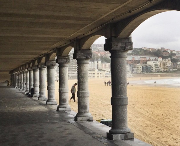 Donostia San Sebastian Sisters and the ctiy Donosti