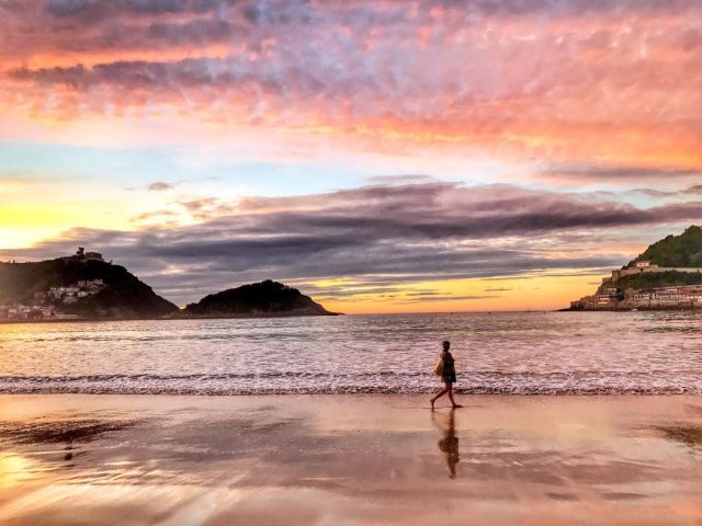 anochecer playa de la concha san sebastian donostia