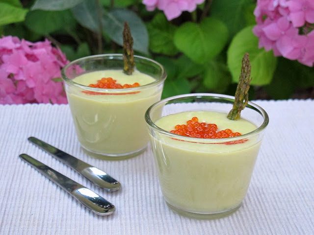 receta-crema-esparragos-verdes-huevas-trucha