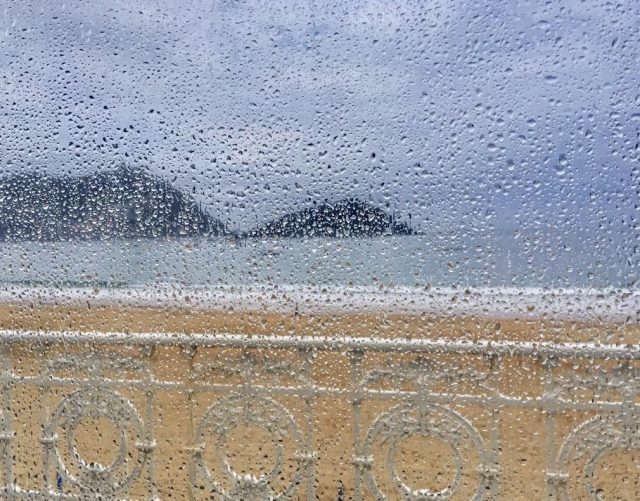 san sebastian la concha lluvia donostia