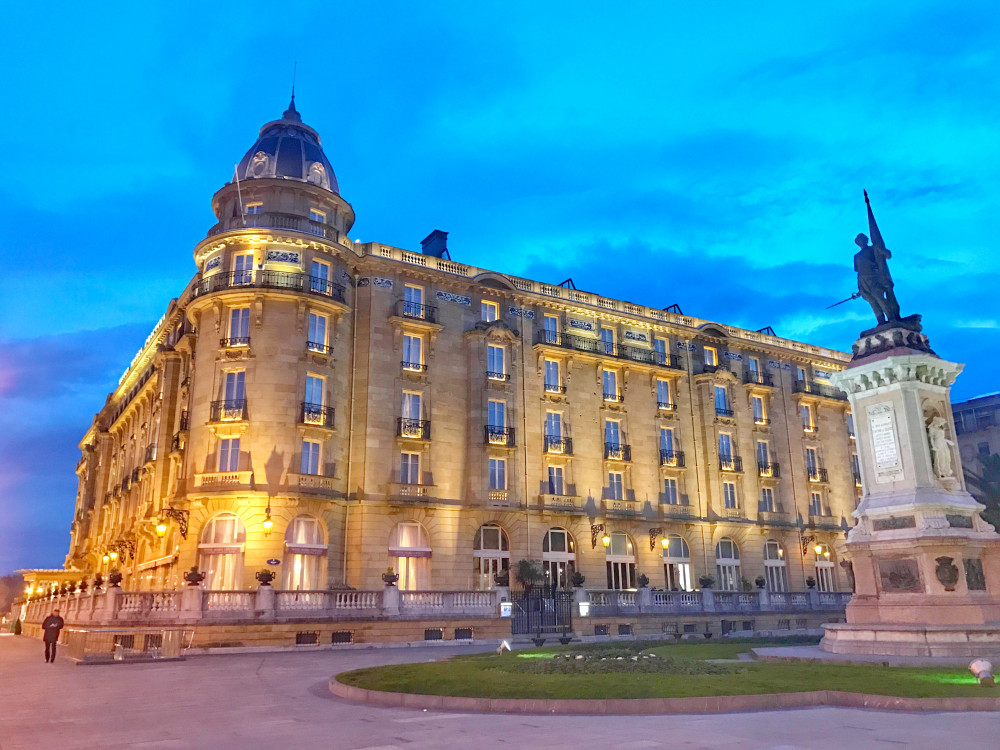 exploring-the-city-hotel-maria-cristina