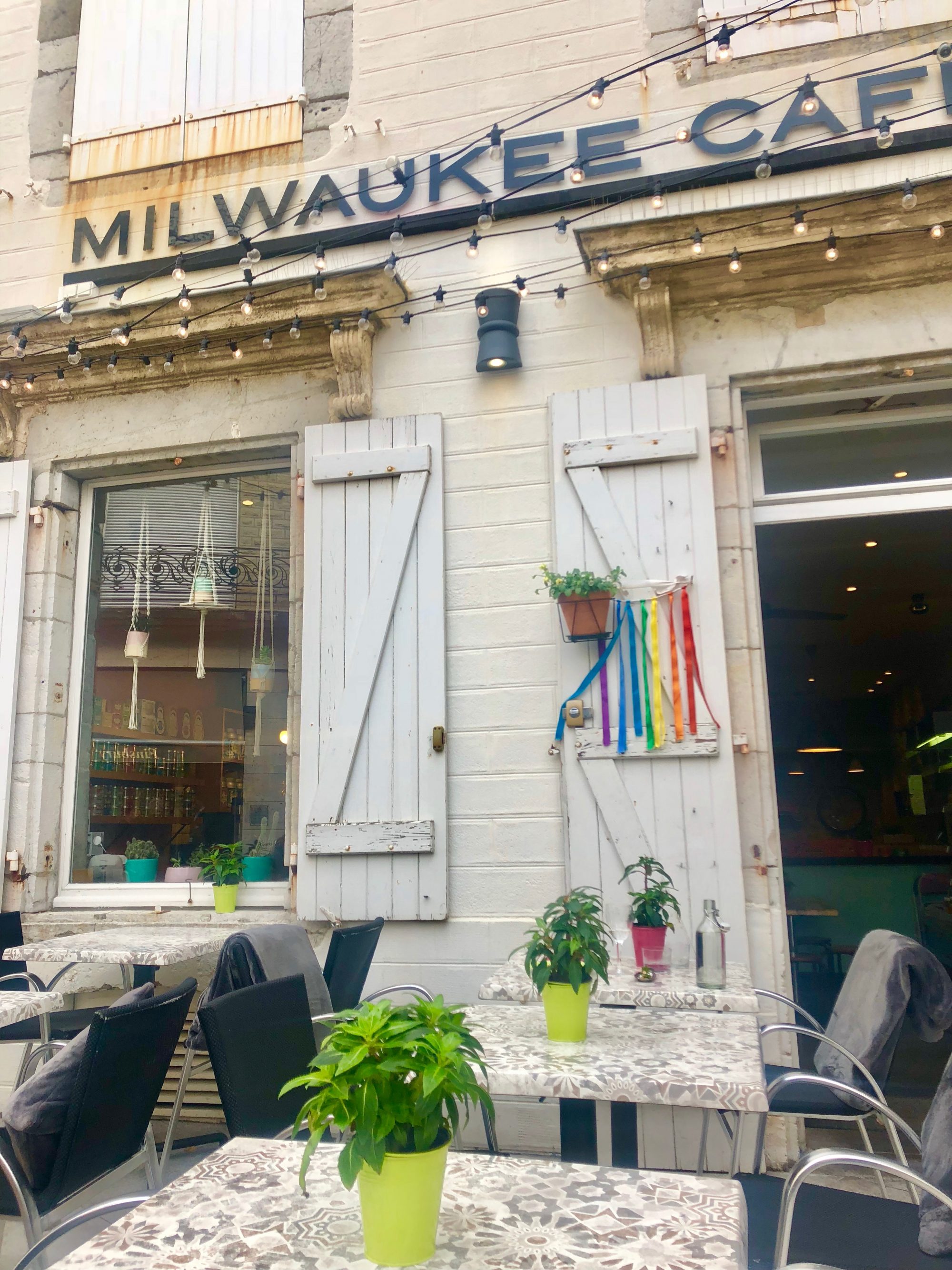 milwaukee-cafe-en-biarritz-sisters-and-the-city