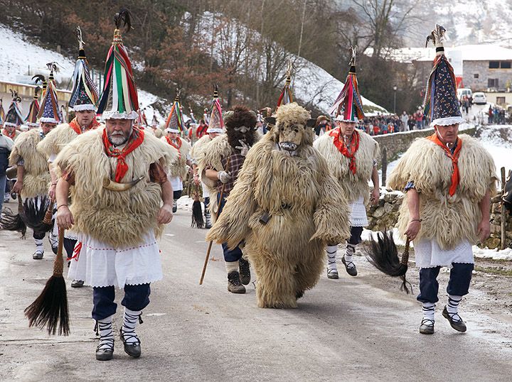 carnavales-ituren-zubieta-joaldunak-basquecountry – Sisters and the City